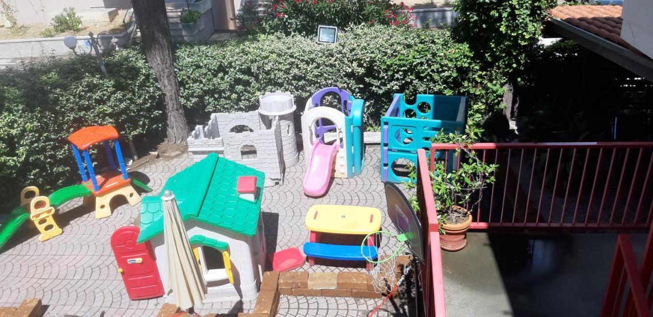 Hotel De Amicis Riccione Zewnętrze zdjęcie