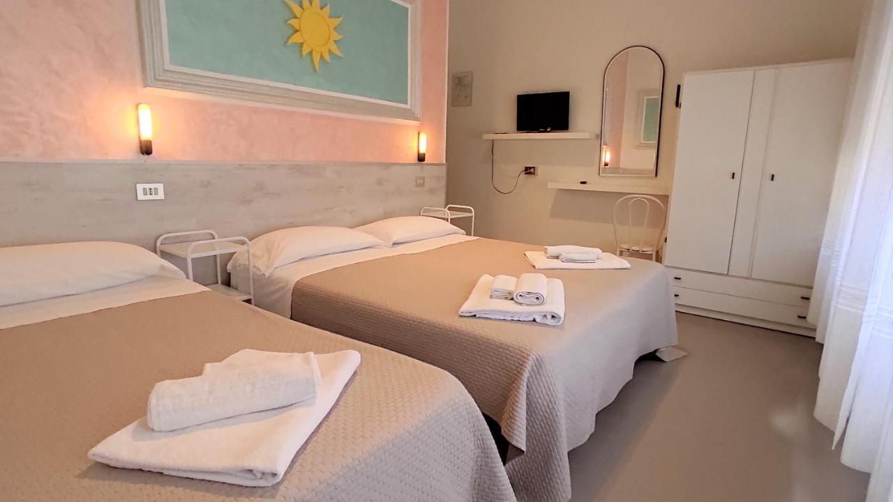 Hotel De Amicis Riccione Zewnętrze zdjęcie