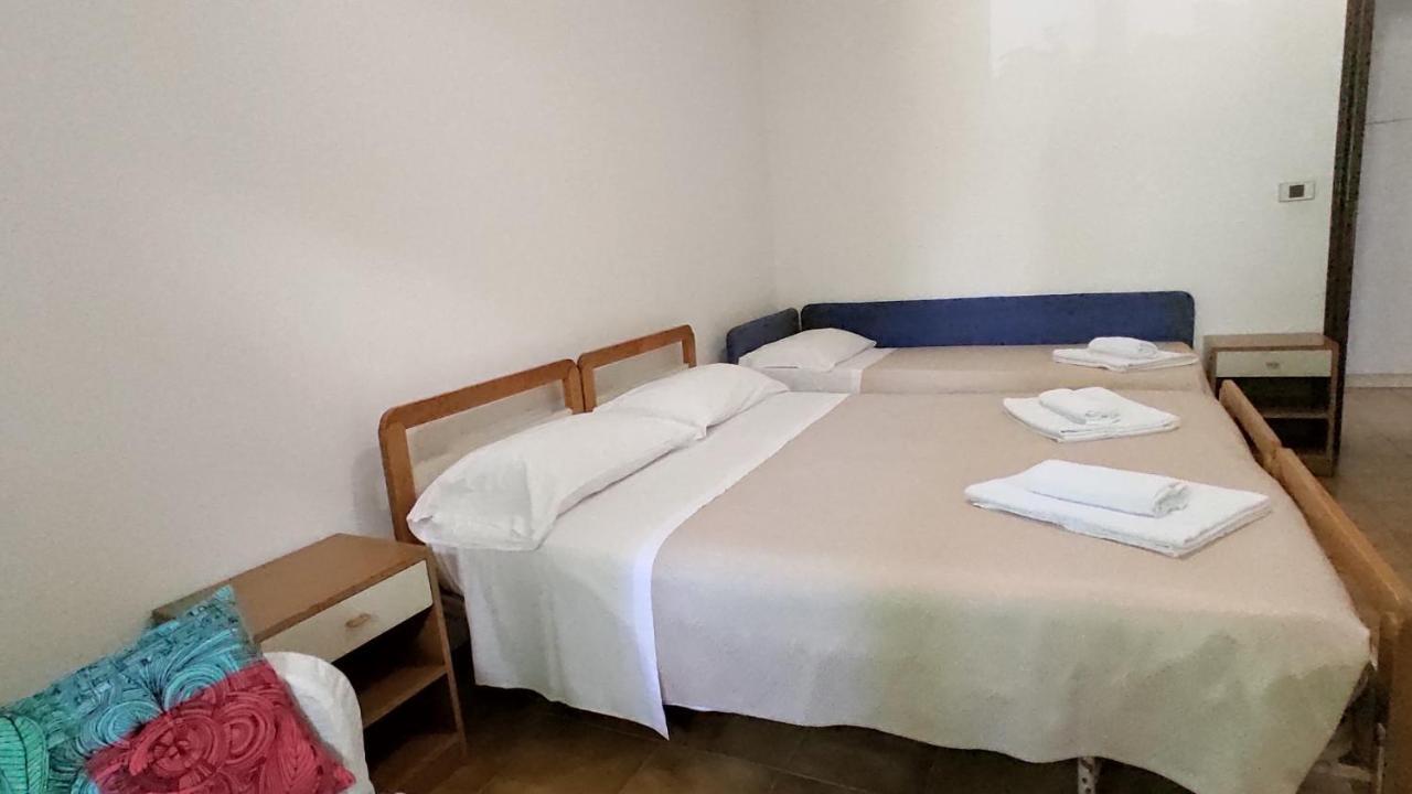 Hotel De Amicis Riccione Zewnętrze zdjęcie