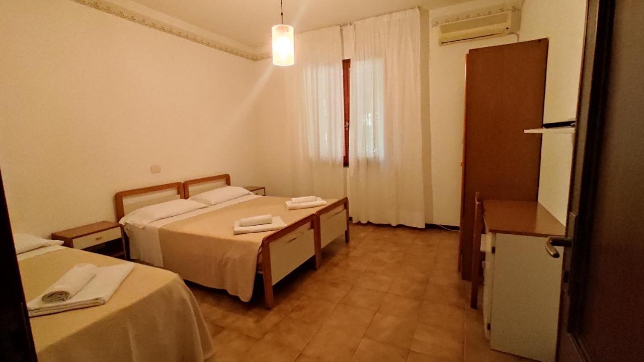 Hotel De Amicis Riccione Zewnętrze zdjęcie