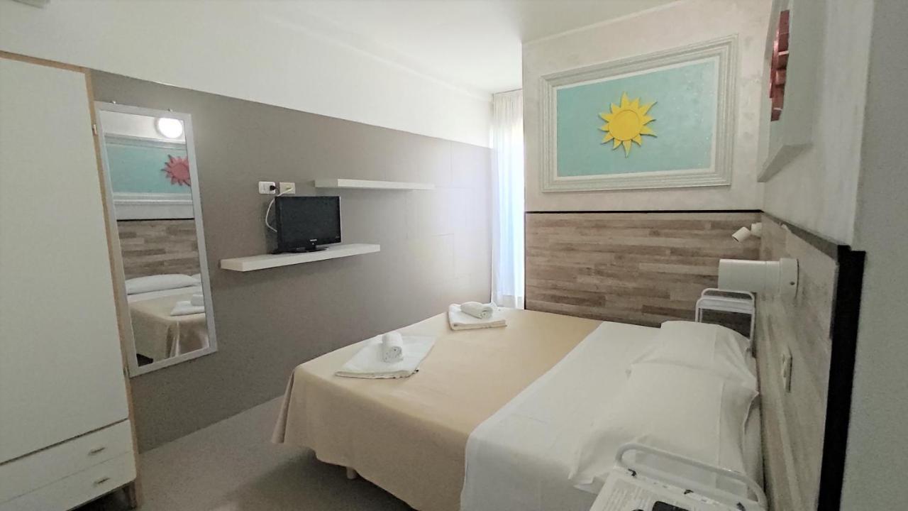 Hotel De Amicis Riccione Zewnętrze zdjęcie