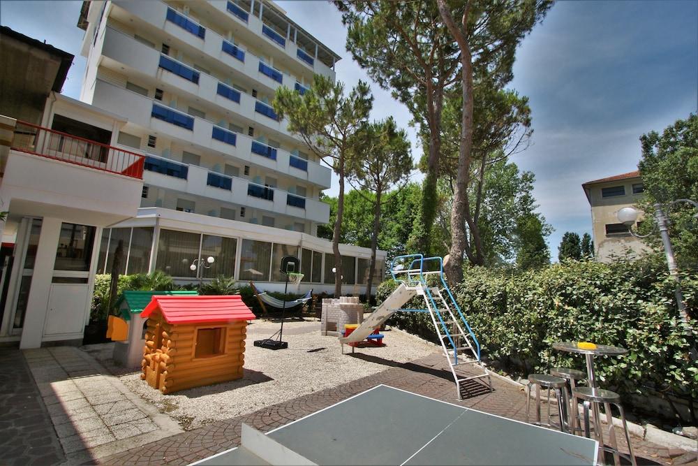 Hotel De Amicis Riccione Zewnętrze zdjęcie