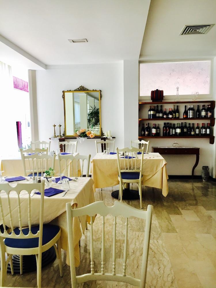 Hotel De Amicis Riccione Zewnętrze zdjęcie