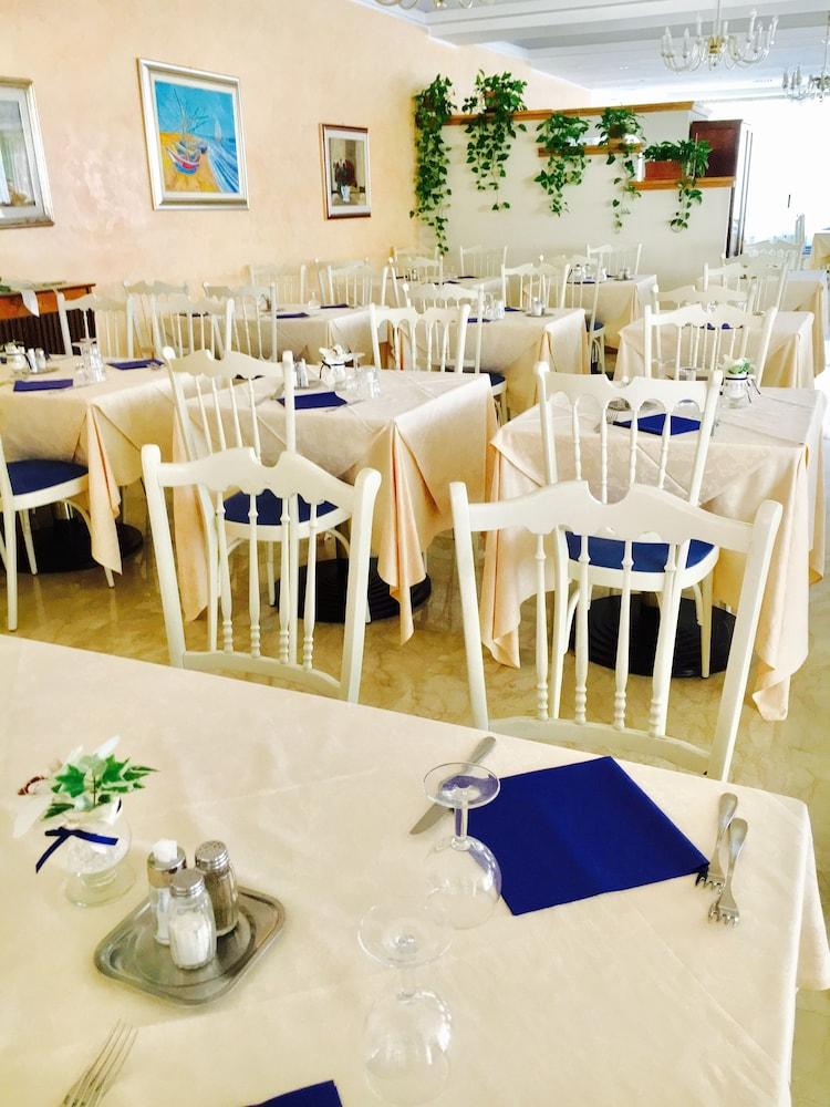 Hotel De Amicis Riccione Zewnętrze zdjęcie