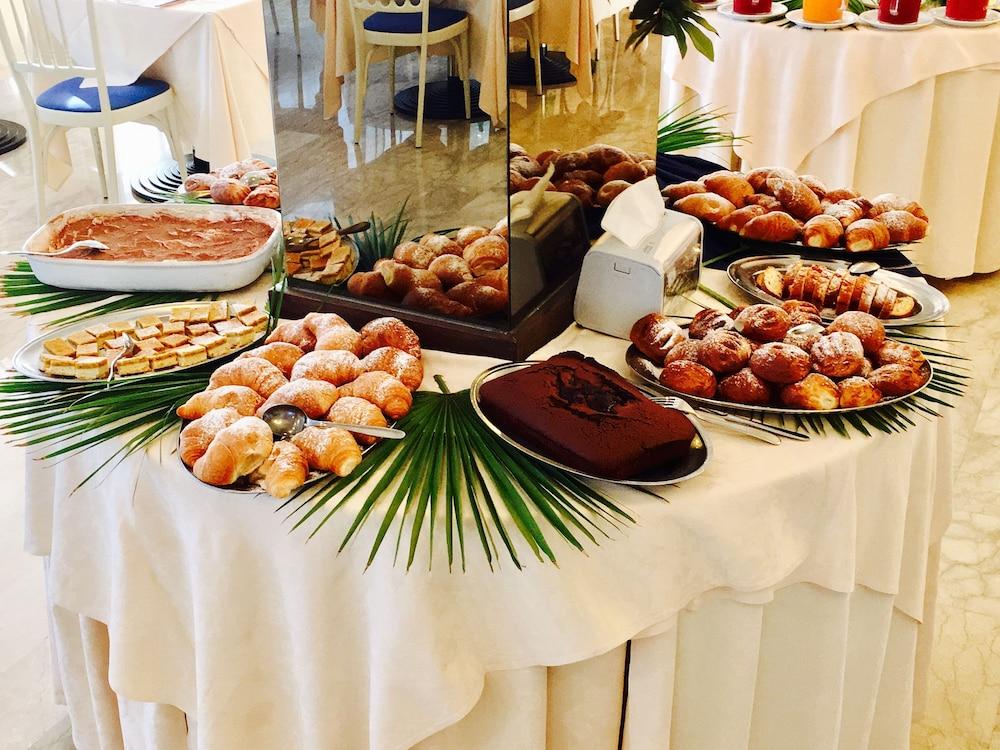 Hotel De Amicis Riccione Zewnętrze zdjęcie