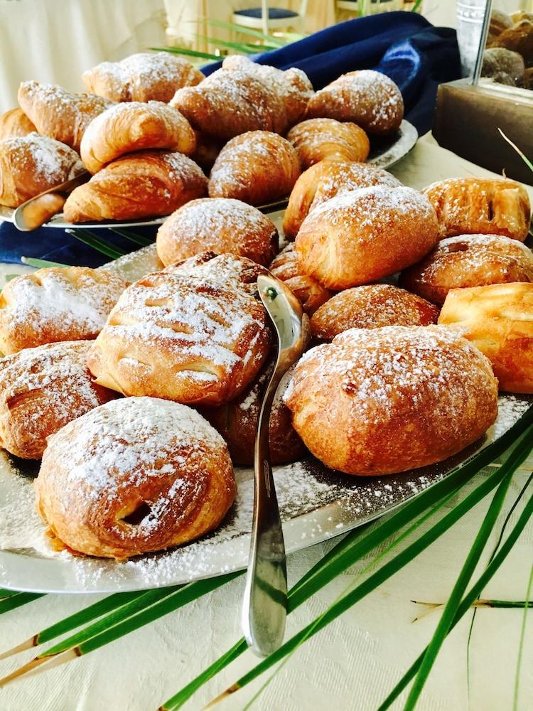 Hotel De Amicis Riccione Zewnętrze zdjęcie