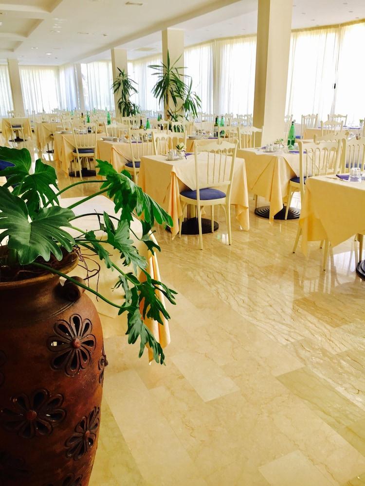 Hotel De Amicis Riccione Zewnętrze zdjęcie