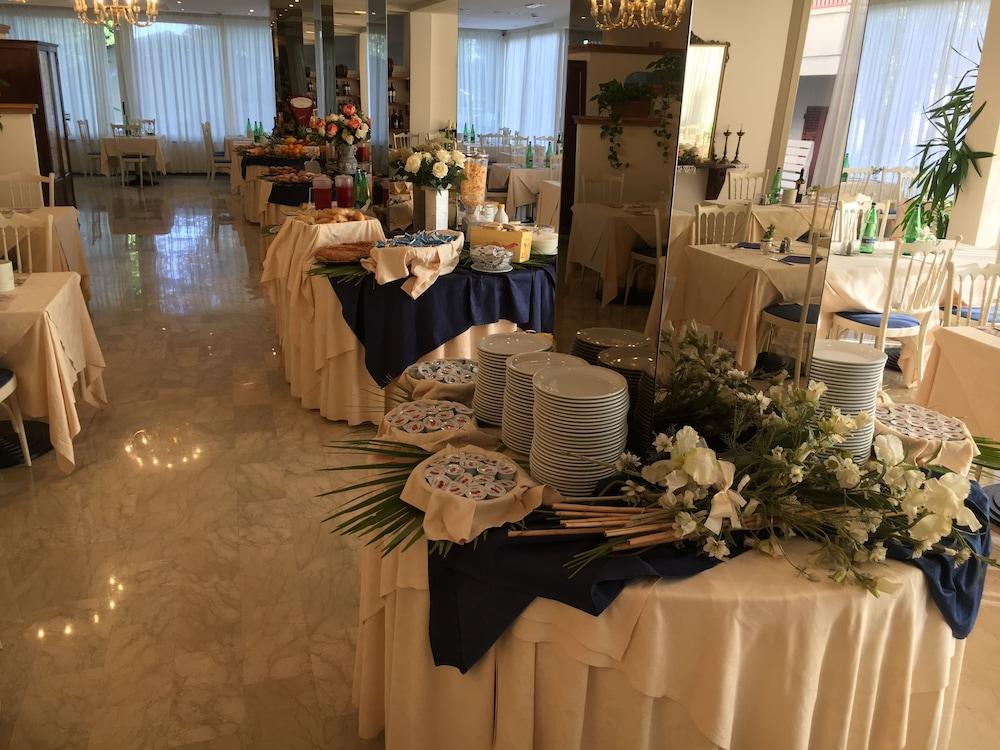 Hotel De Amicis Riccione Zewnętrze zdjęcie