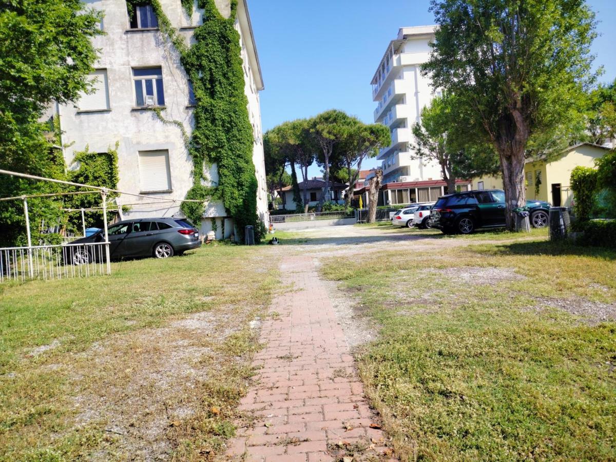 Hotel De Amicis Riccione Zewnętrze zdjęcie