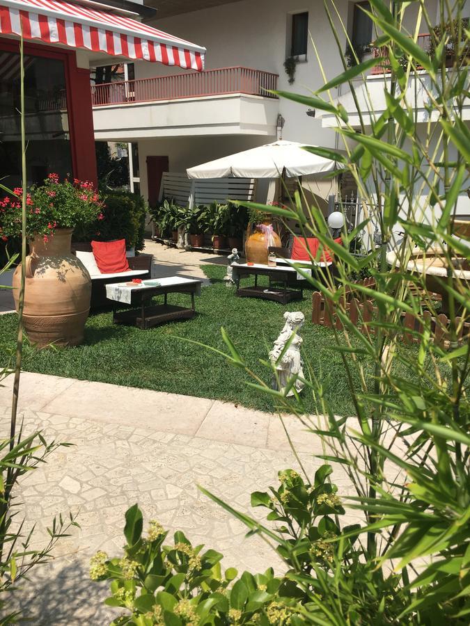 Hotel De Amicis Riccione Zewnętrze zdjęcie