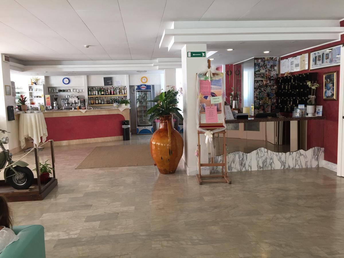 Hotel De Amicis Riccione Zewnętrze zdjęcie