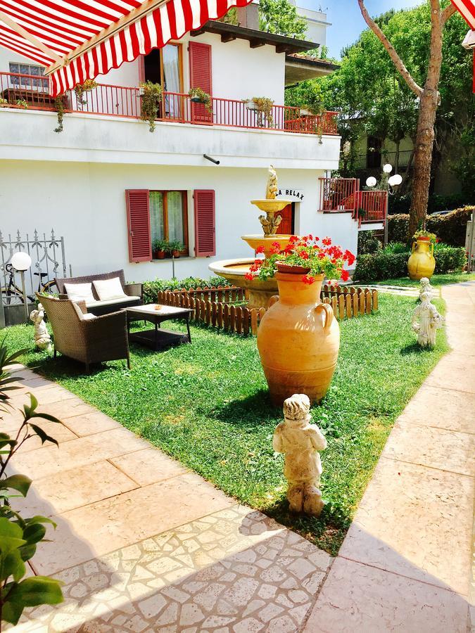 Hotel De Amicis Riccione Zewnętrze zdjęcie