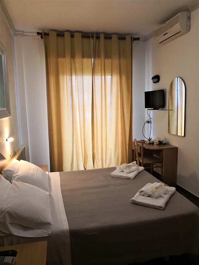 Hotel De Amicis Riccione Zewnętrze zdjęcie