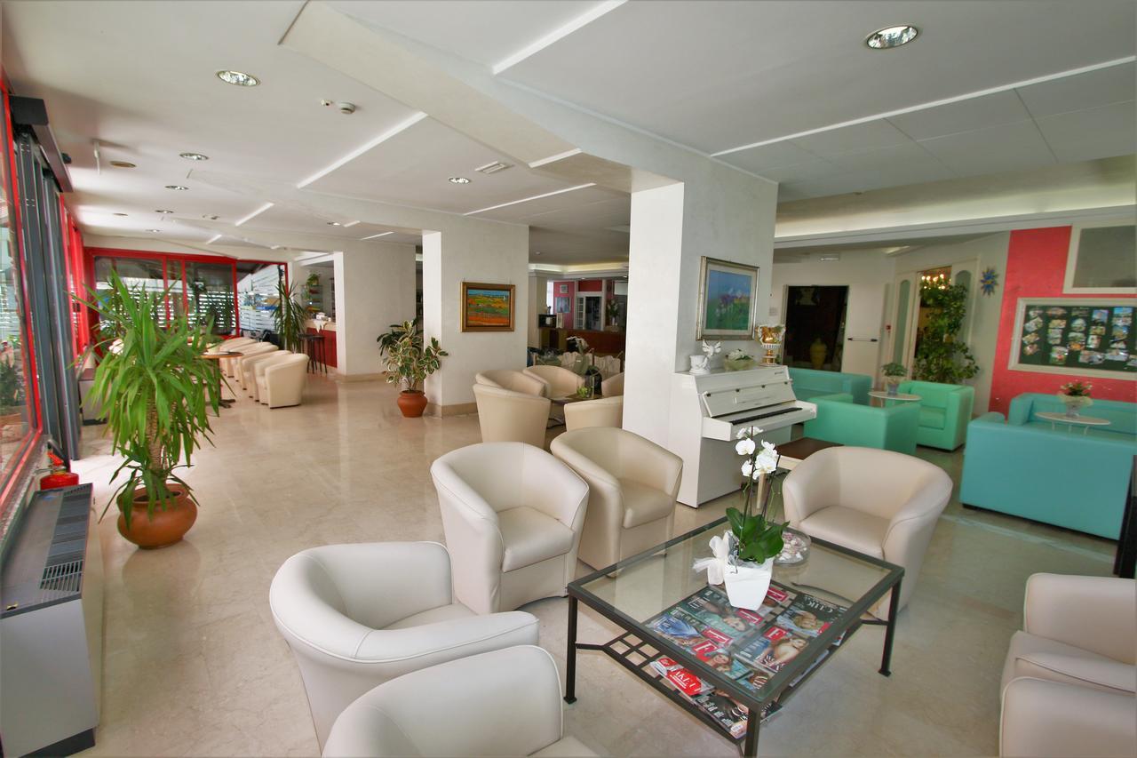 Hotel De Amicis Riccione Zewnętrze zdjęcie