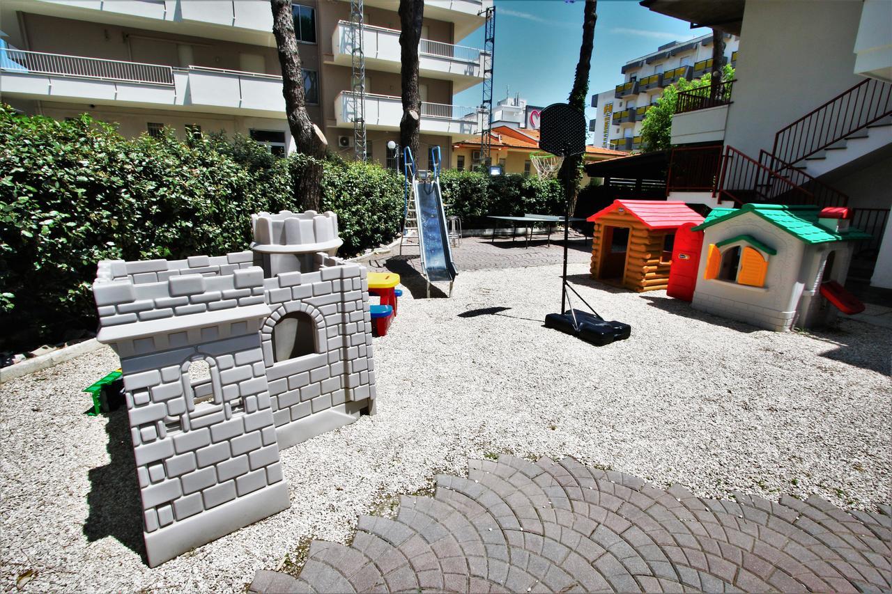 Hotel De Amicis Riccione Zewnętrze zdjęcie