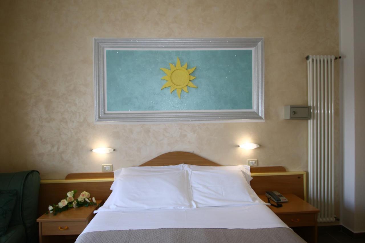 Hotel De Amicis Riccione Zewnętrze zdjęcie