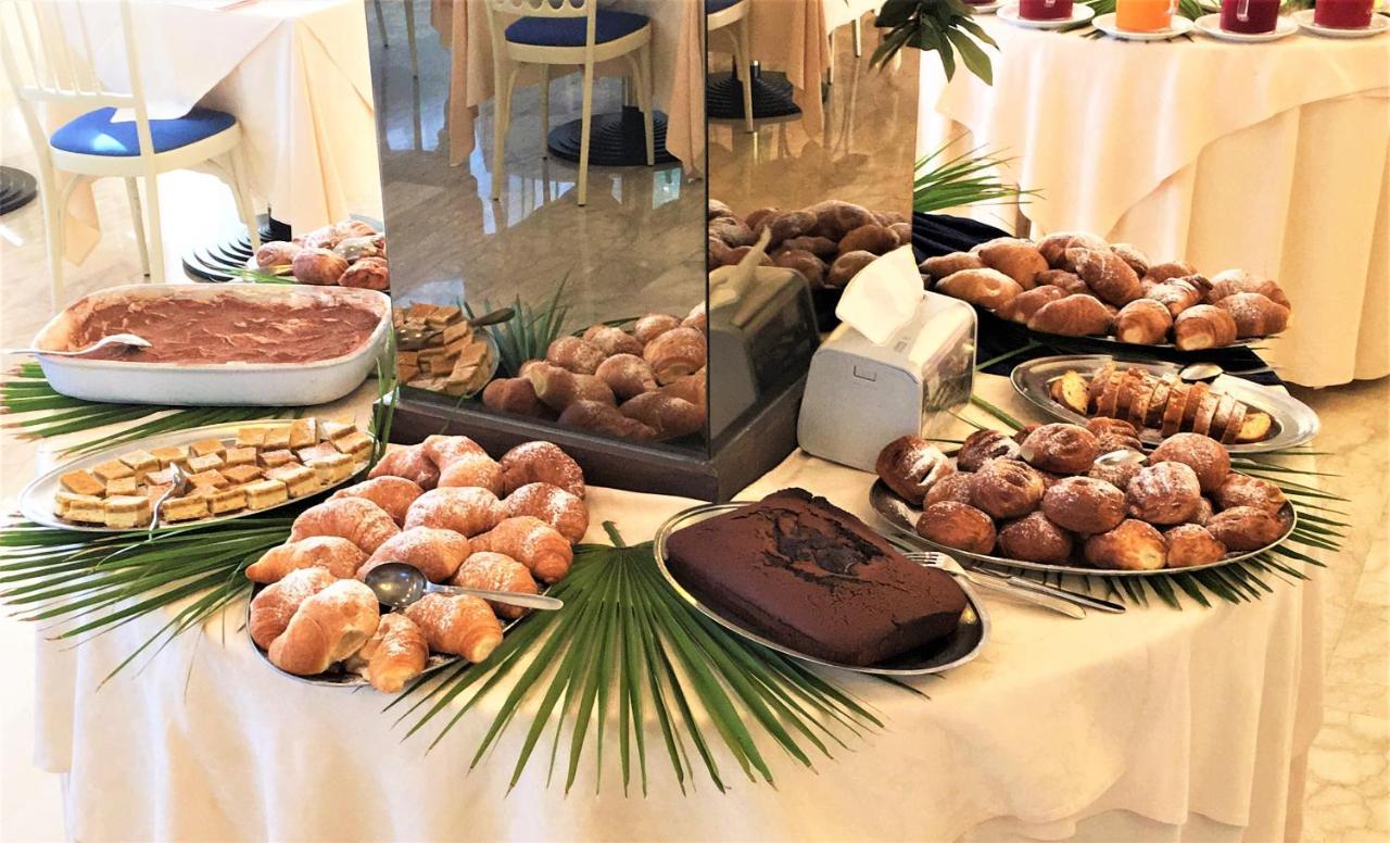 Hotel De Amicis Riccione Zewnętrze zdjęcie