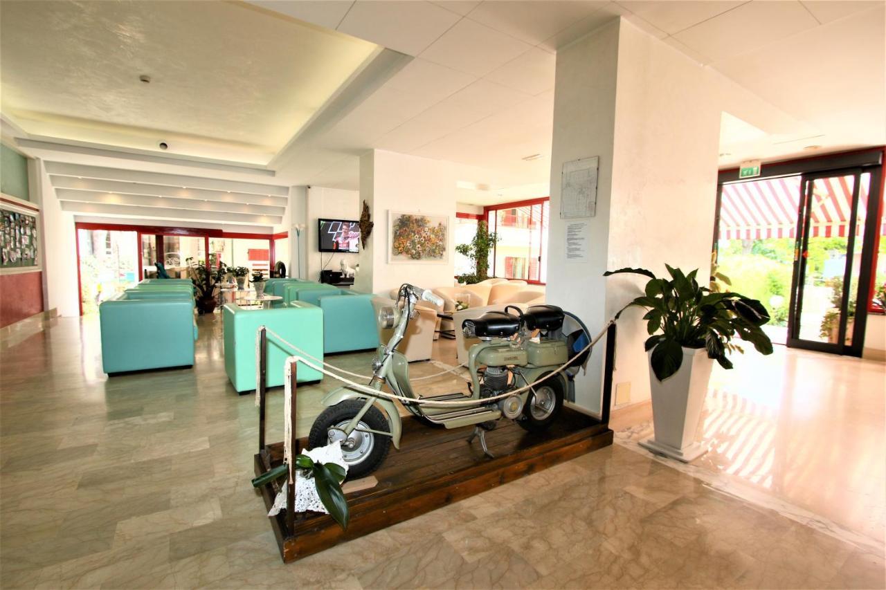 Hotel De Amicis Riccione Zewnętrze zdjęcie