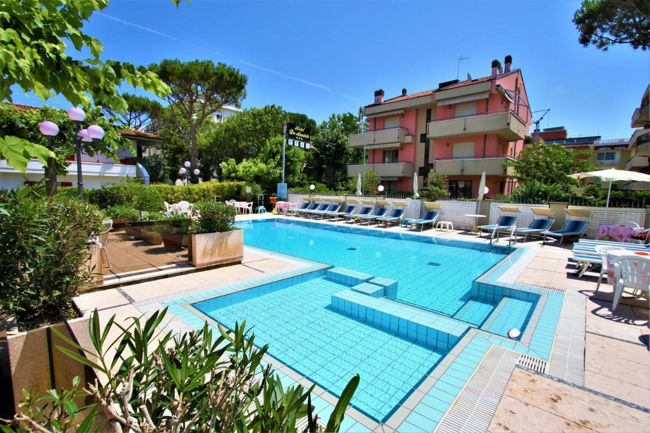Hotel De Amicis Riccione Zewnętrze zdjęcie
