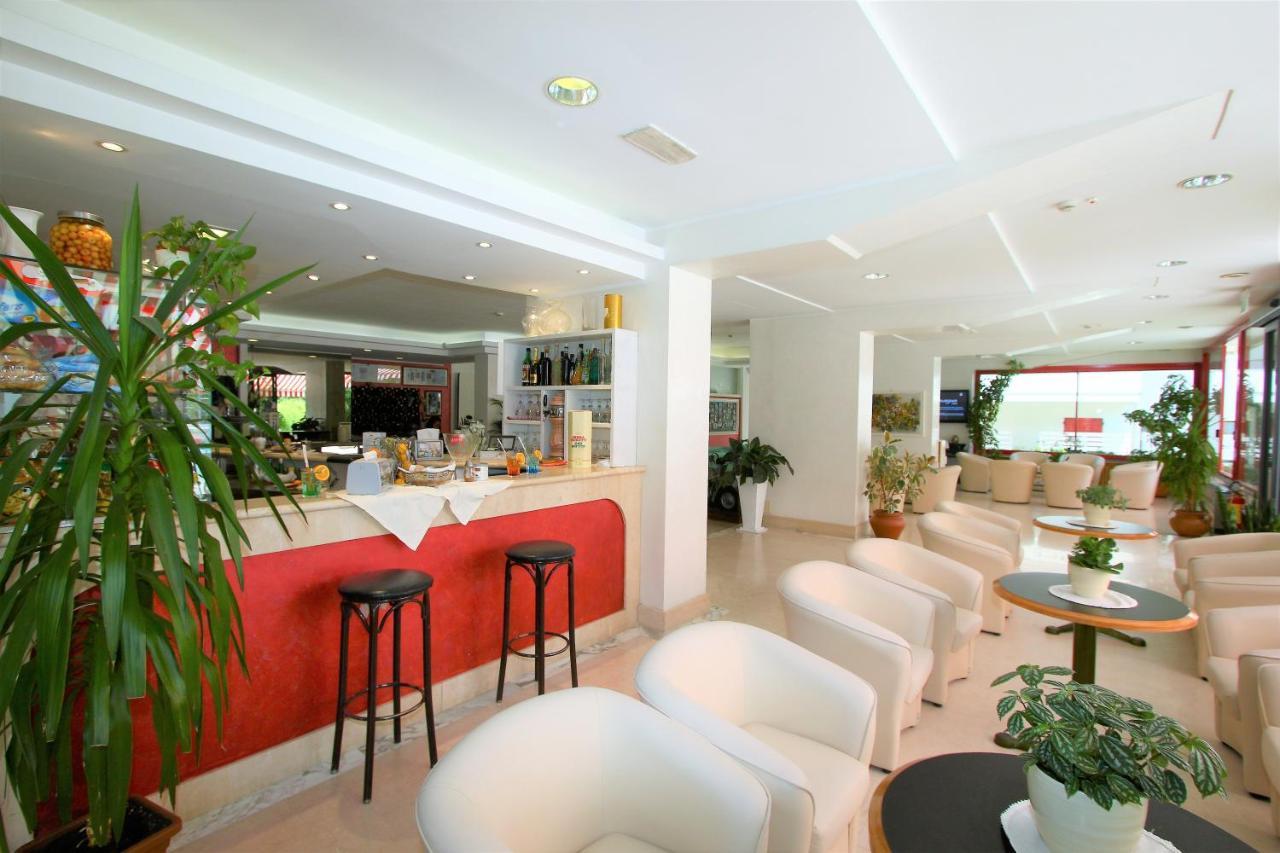 Hotel De Amicis Riccione Zewnętrze zdjęcie