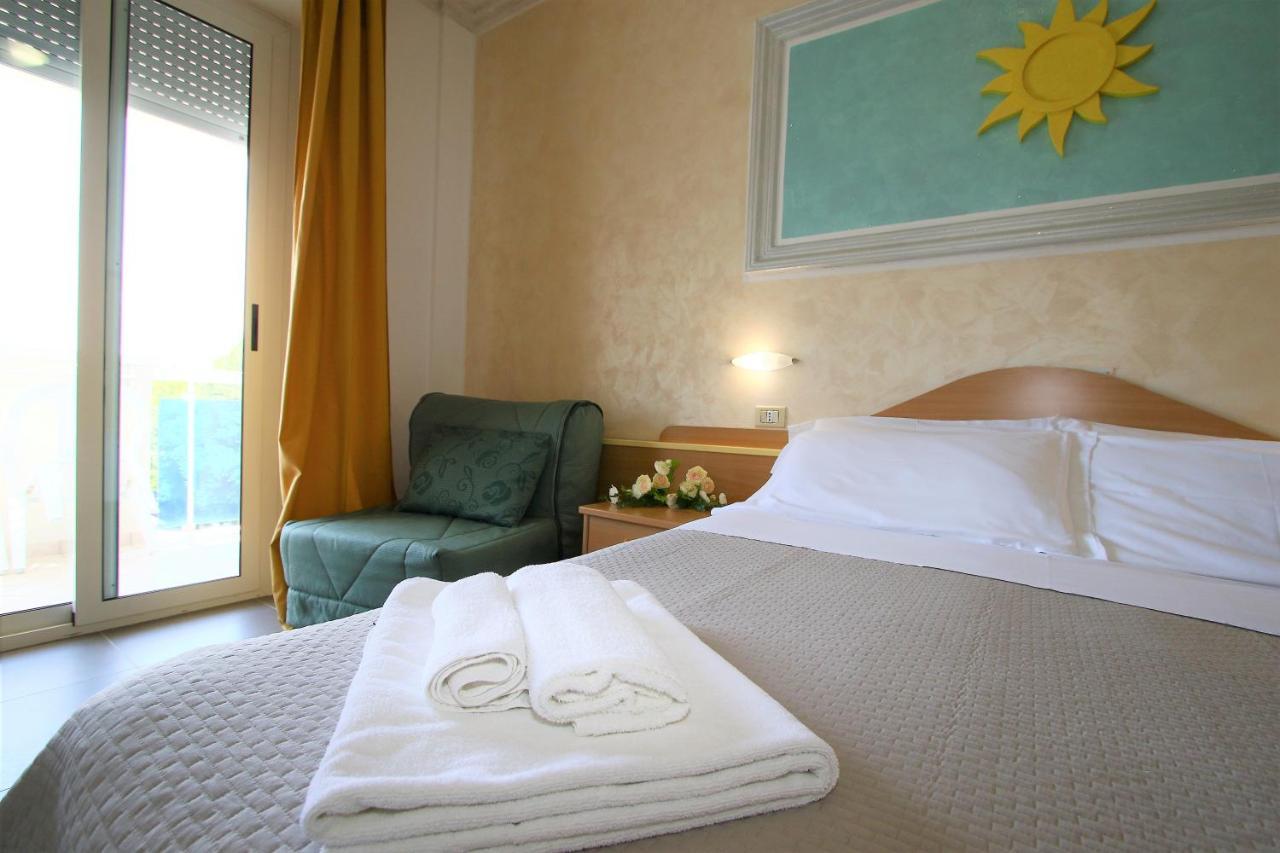 Hotel De Amicis Riccione Zewnętrze zdjęcie