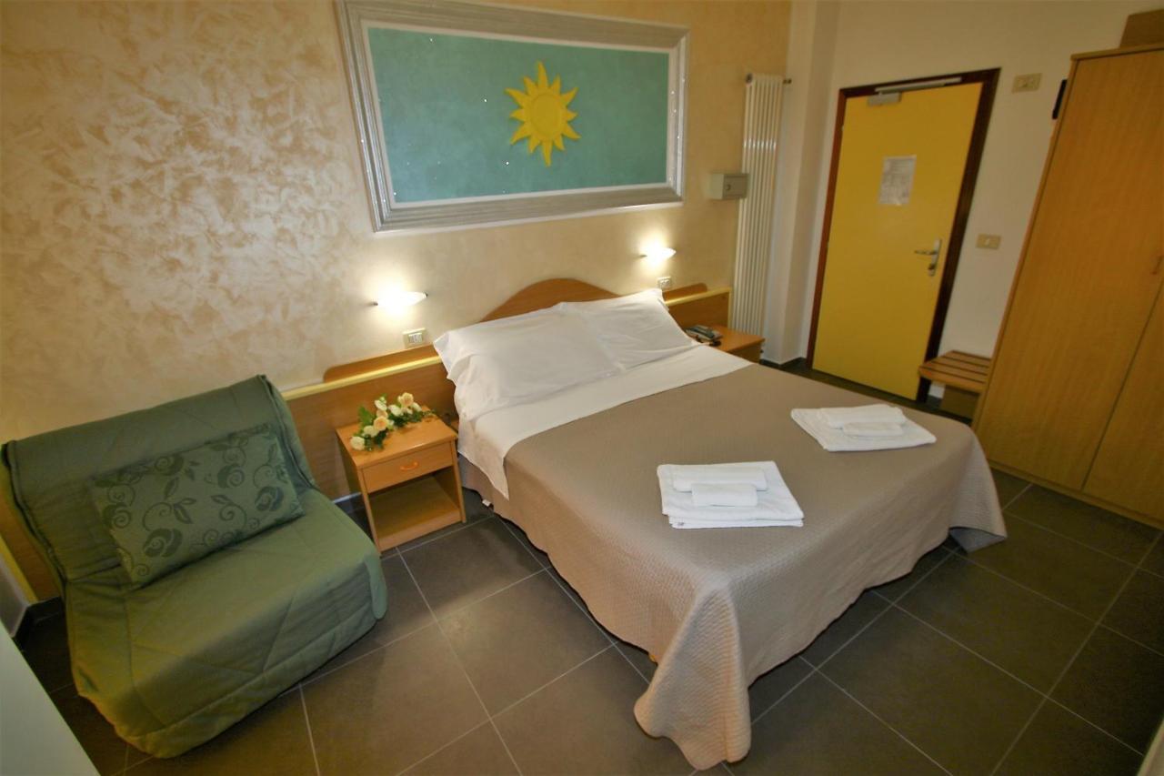 Hotel De Amicis Riccione Zewnętrze zdjęcie