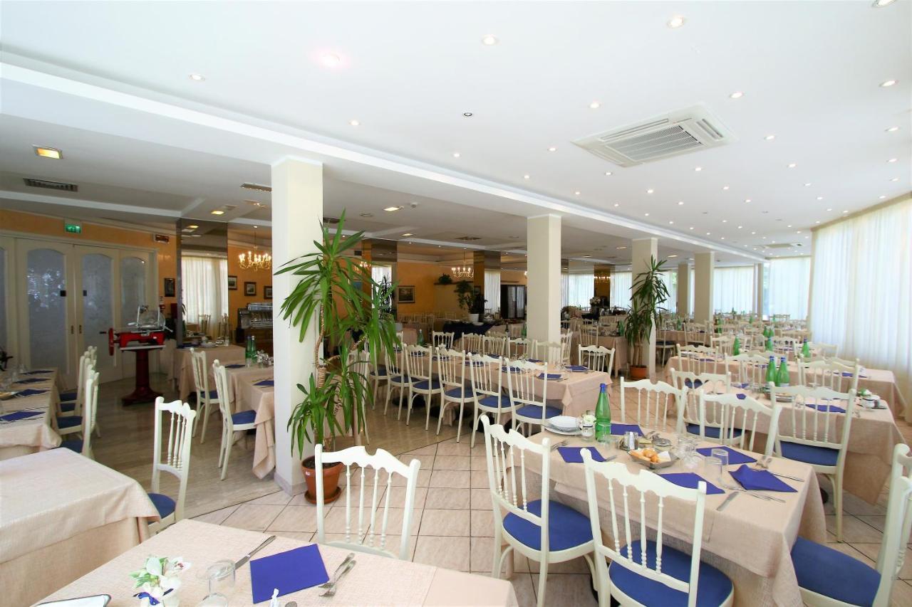 Hotel De Amicis Riccione Zewnętrze zdjęcie